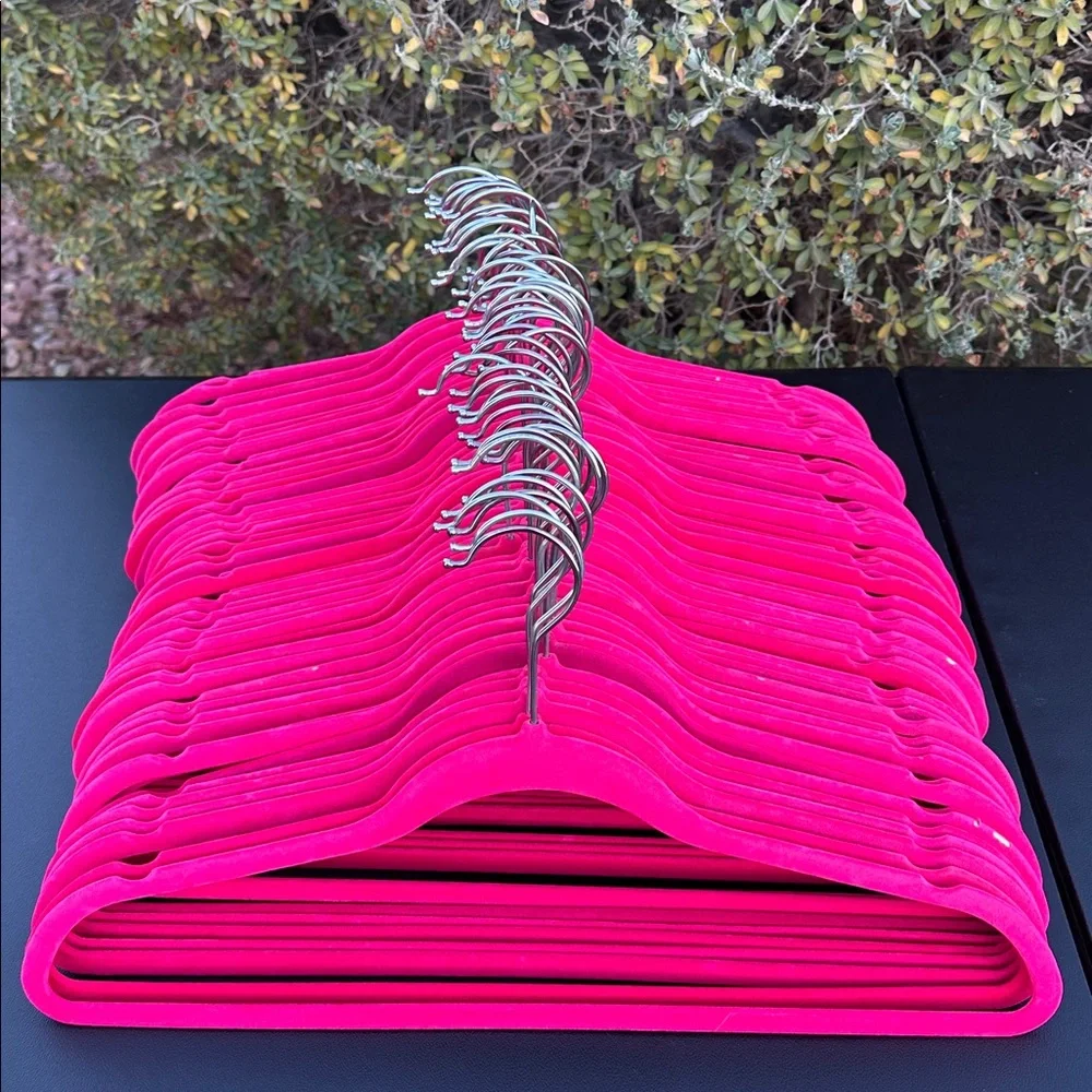 Velvet hangers heavy duty set of 50 count, used-great condition.